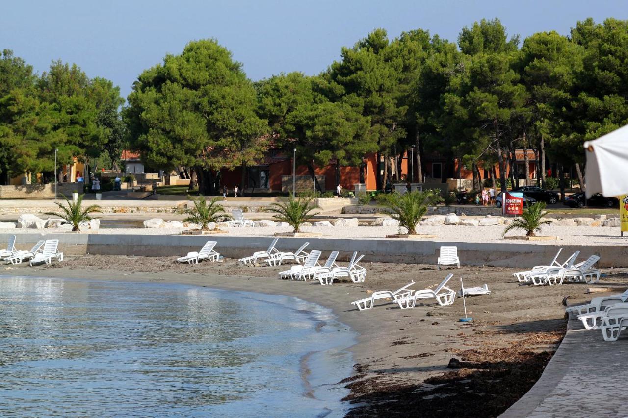 Apartments With A Parking Space Umag - 7109 Exteriör bild