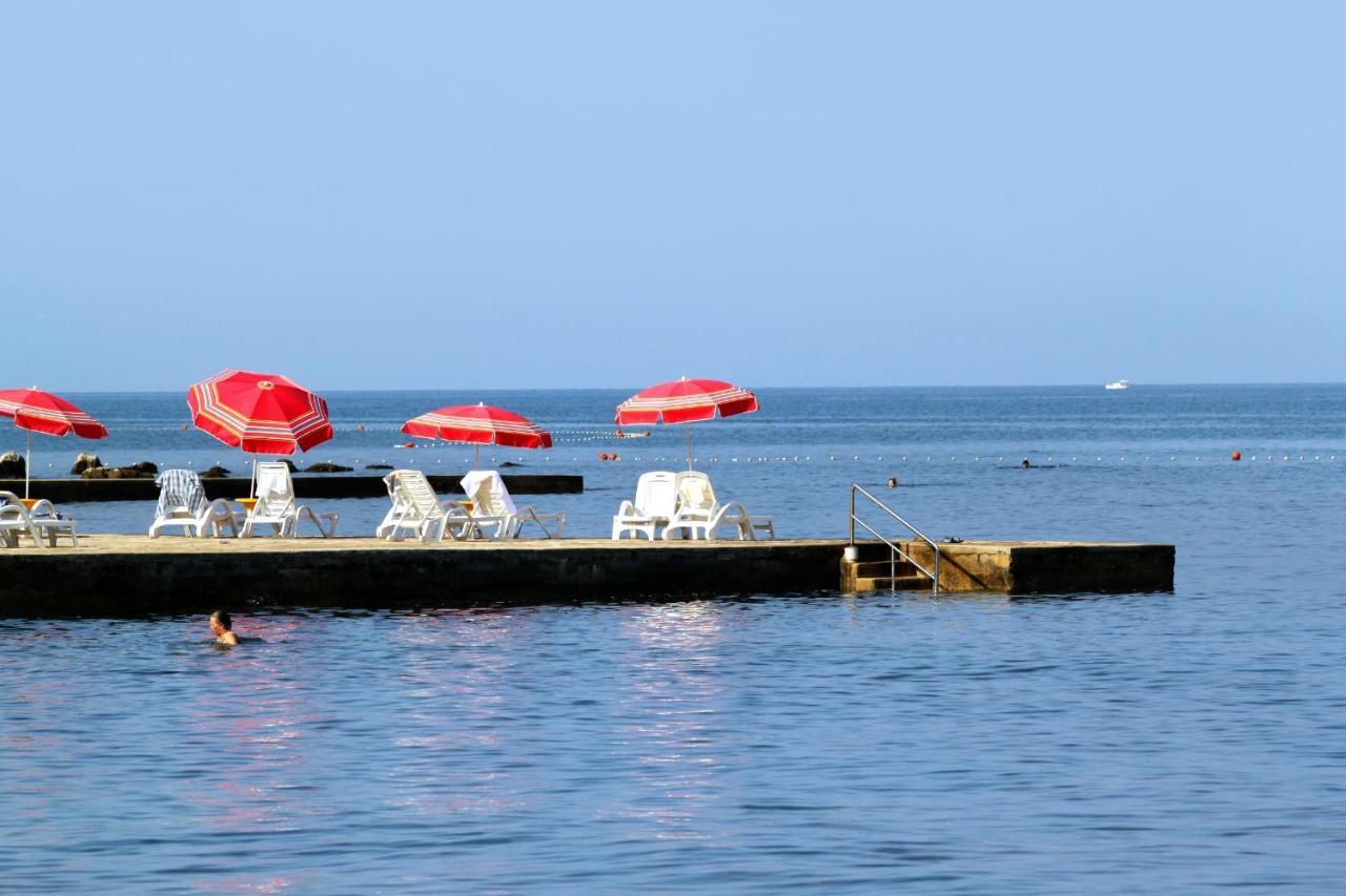 Apartments With A Parking Space Umag - 7109 Exteriör bild