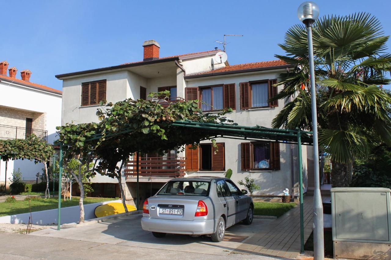 Apartments With A Parking Space Umag - 7109 Exteriör bild