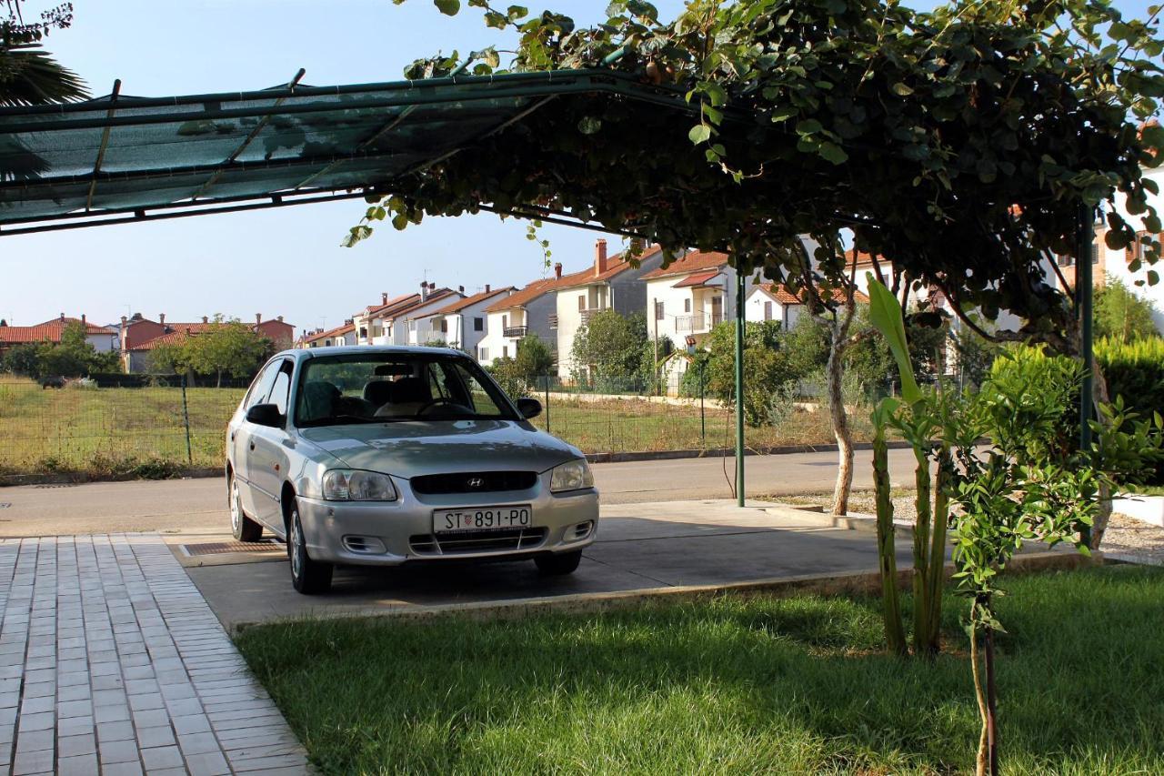 Apartments With A Parking Space Umag - 7109 Exteriör bild